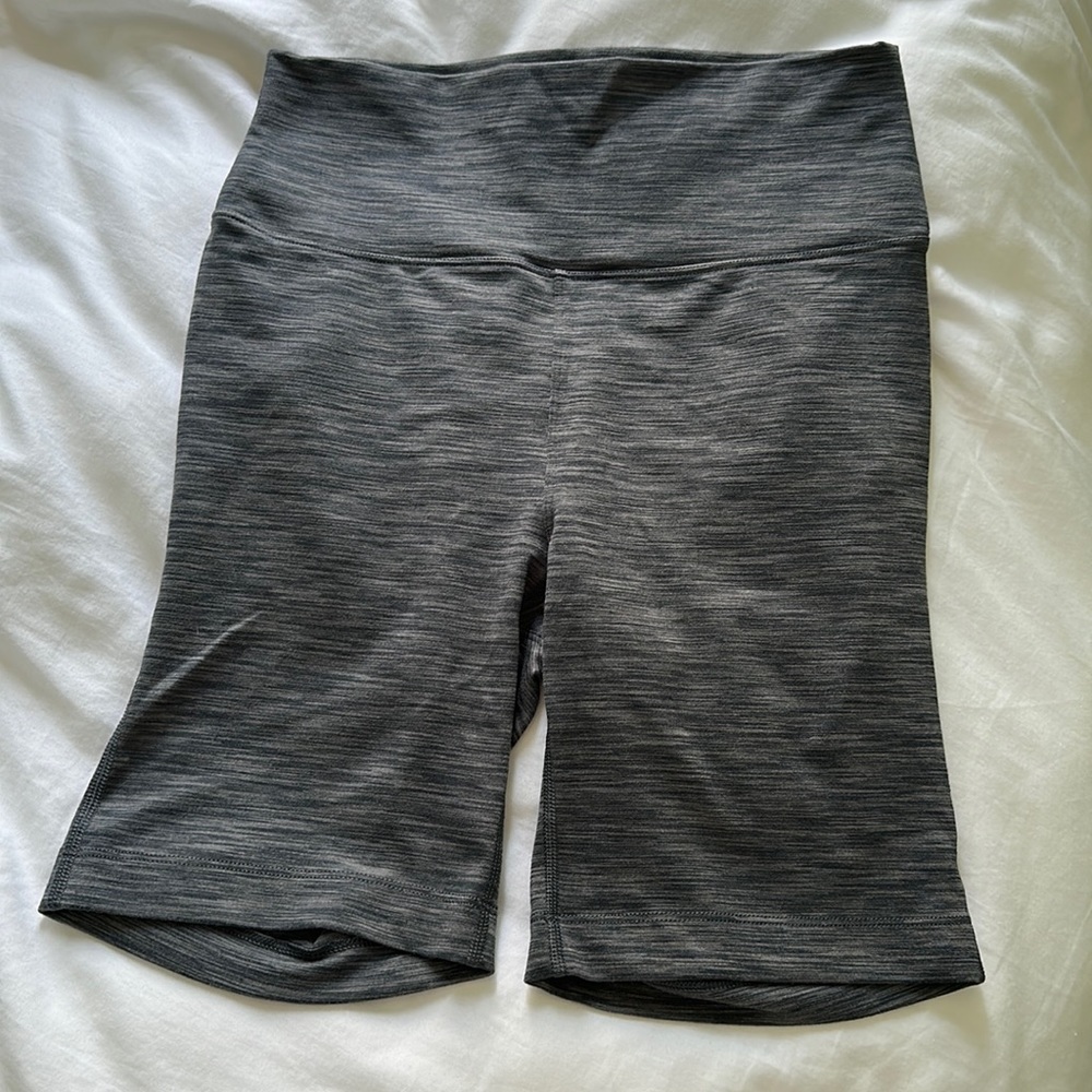 Yoga shorts (mid thigh length)